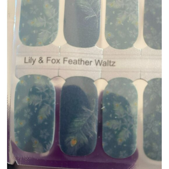 Lily & Fox Nail Wraps Set - Royal Reign-Deer & Feather Waltz Red Gold Blue - Picture 5 of 7